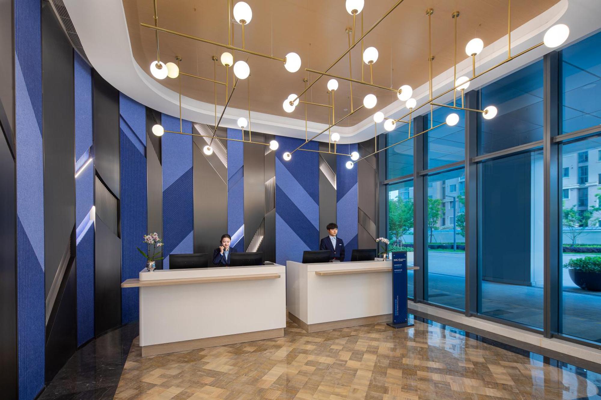Holiday Inn Express Changfeng Park Shanghai Extérieur photo